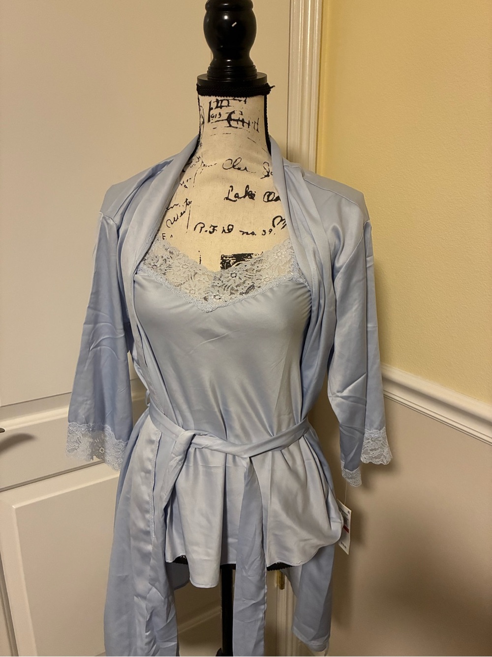 NWT Flora Nikrooz Light Blue Lace Trim Satin Robe & Chemise 3 pc Set